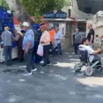 halde-alici-bulamadigi-4-ton-domatesi-vatandaslara-ucretsiz-dagitti-EcjmWtdc.jpg