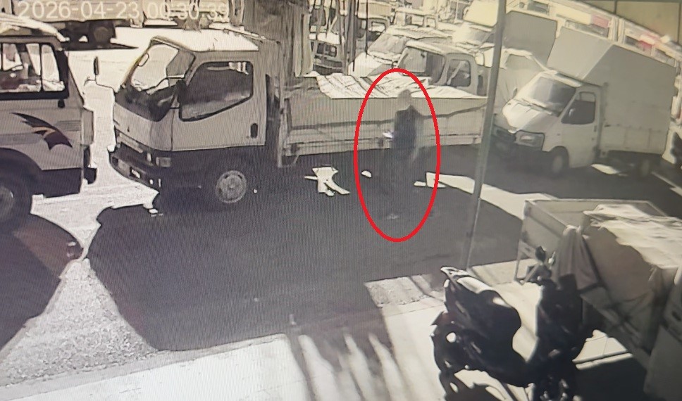 halde anahtari uzerinde birakilan biber yuklu kamyonet calindi 2 8mqGgARw