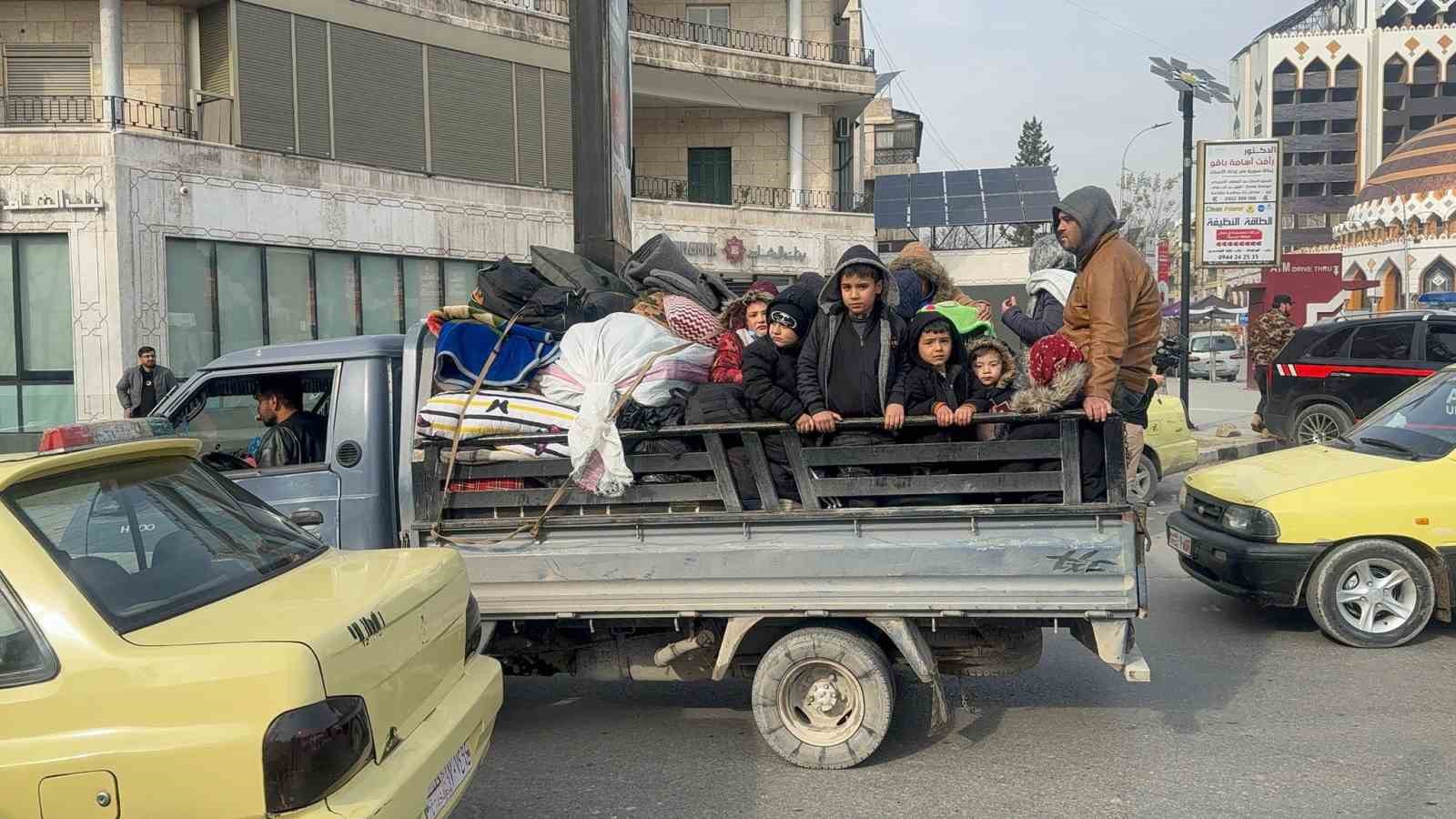 halepte siviller bombalarin altinda tahliye ediliyor 0 4ZTlRM8A