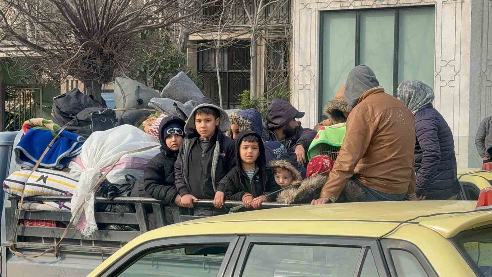 halepte siviller bombalarin altinda tahliye ediliyor 1 Sm7tyOkt