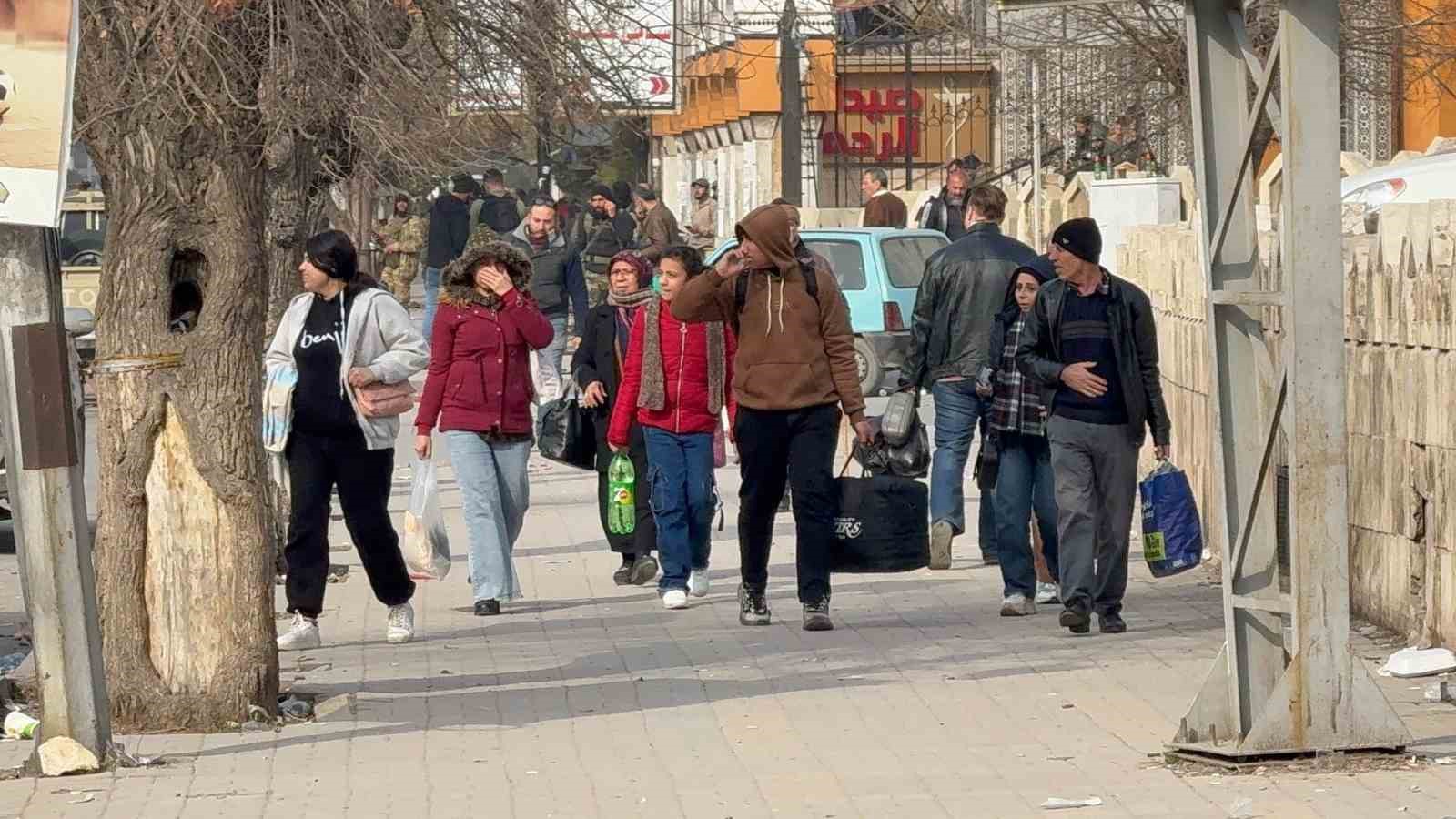 halepte siviller bombalarin altinda tahliye ediliyor 2 quME3ARc
