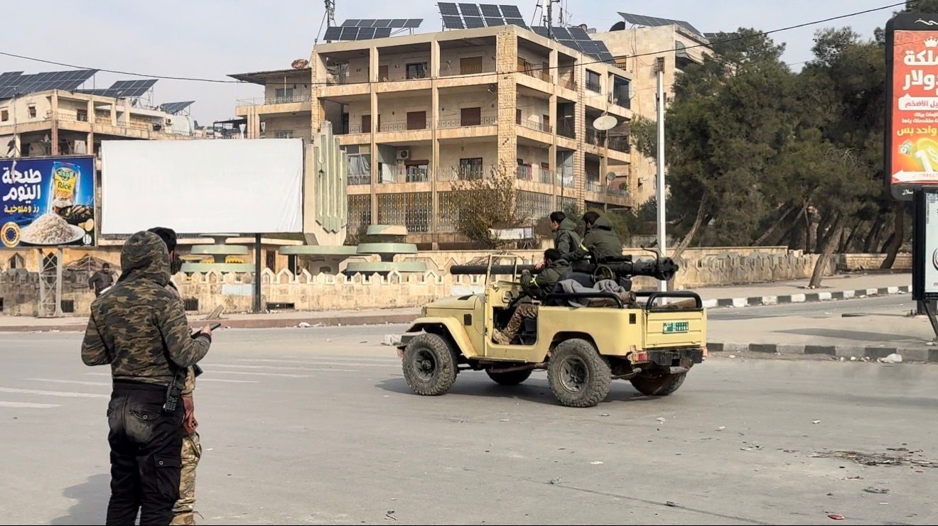 halepte siviller bombalarin altinda tahliye ediliyor 3 8QzIR2dm