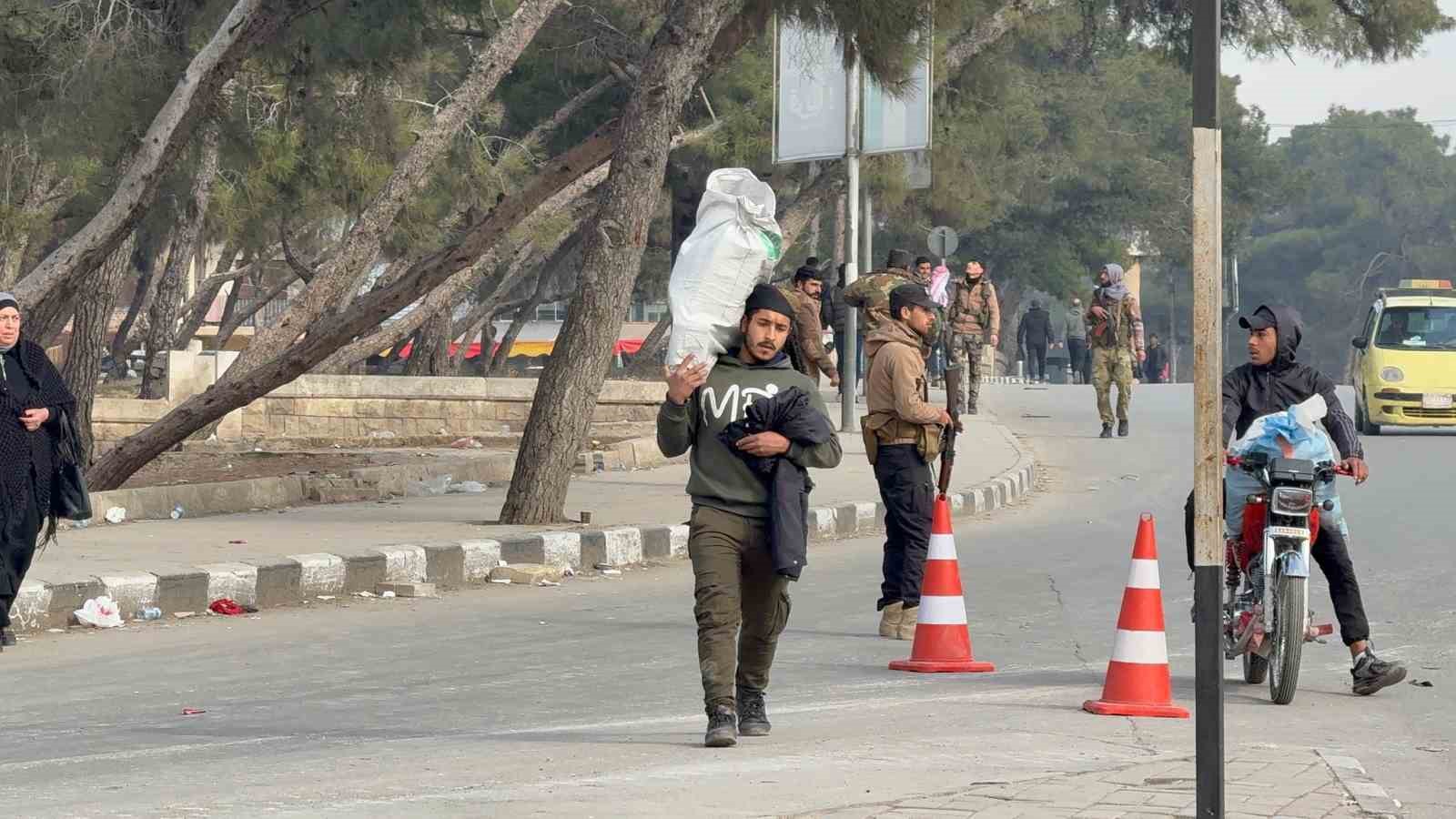halepte siviller bombalarin altinda tahliye ediliyor 5