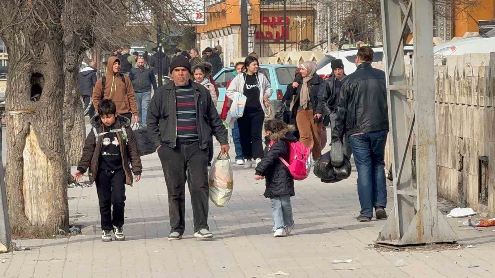 halepte siviller bombalarin altinda tahliye ediliyor 6
