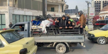 halepte-siviller-bombalarin-altinda-tahliye-ediliyor-JwXV7k1p.jpg