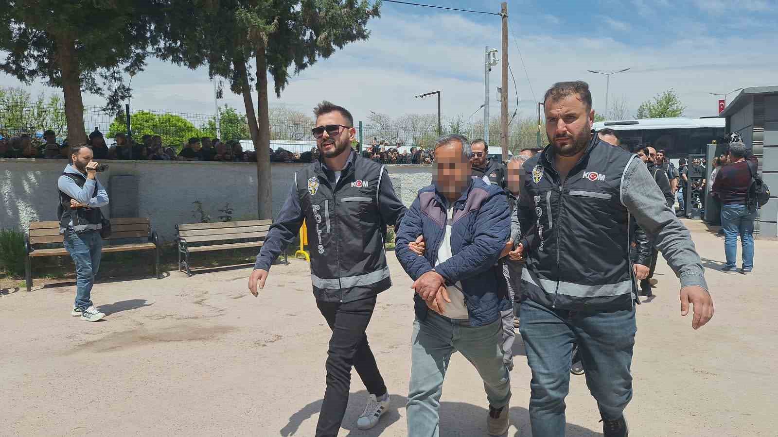 halfeti belediyesine operasyonda gozaltina alinan supheliler adliyeye sevk edildi 1