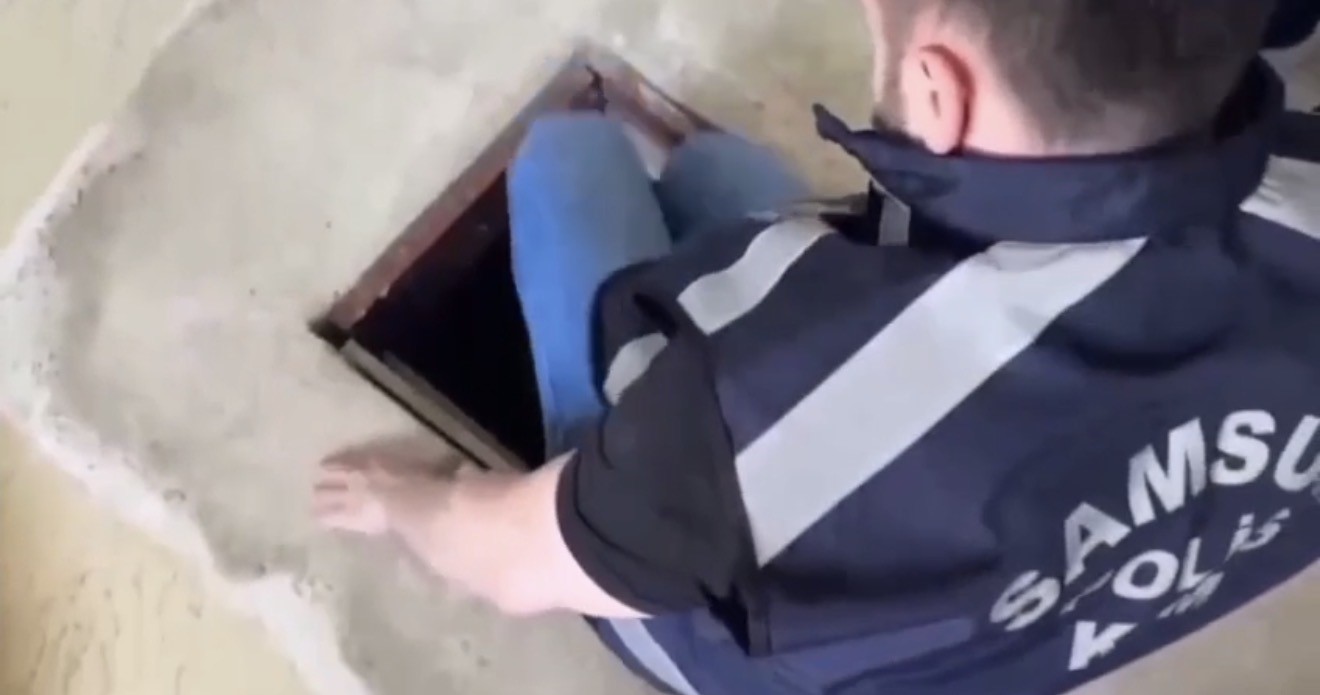 Halı altındaki gizli geçit kaçak kazıyı ortaya çıkardı 5 hali altindaki gizli gecit kacak kaziyi ortaya cikardi 1 lh6aFpjZ