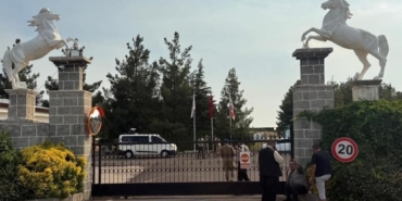 hali-sahada-cikan-ve-4-ile-sicrayan-kavgada-2-kisi-oldu-T7I2AnhG.jpg