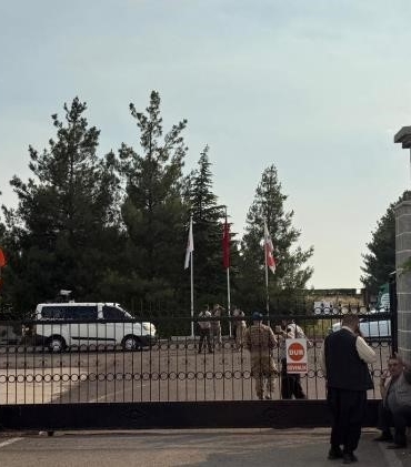 hali-sahada-cikan-ve-4-ile-sicrayan-kavgada-2-kisi-oldu-T7I2AnhG.jpg