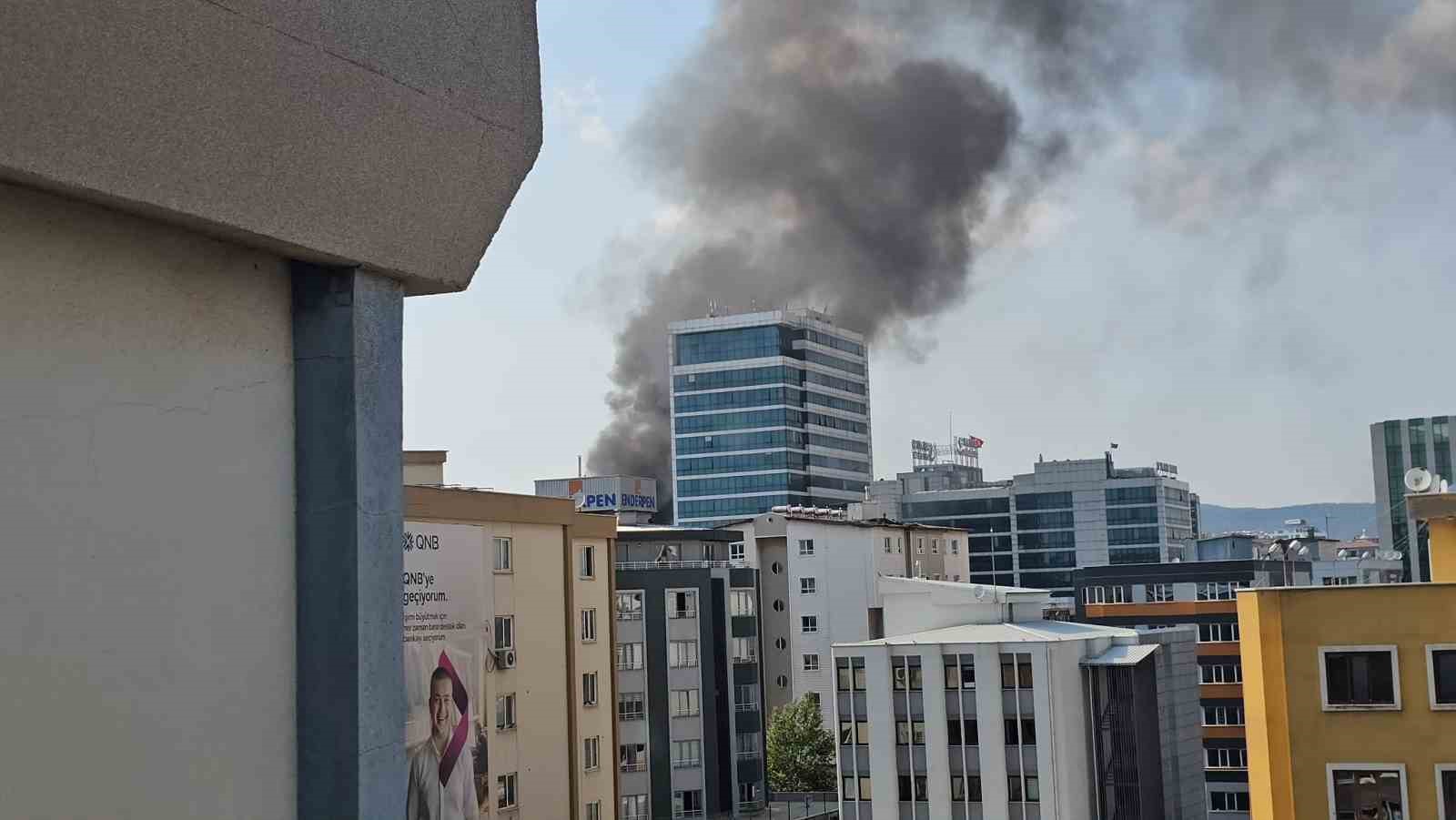 Halı Sarayı İş Merkezi’nde yangın paniği 4 hali sarayi is merkezinde yangin panigi 0 MpuX1qGU