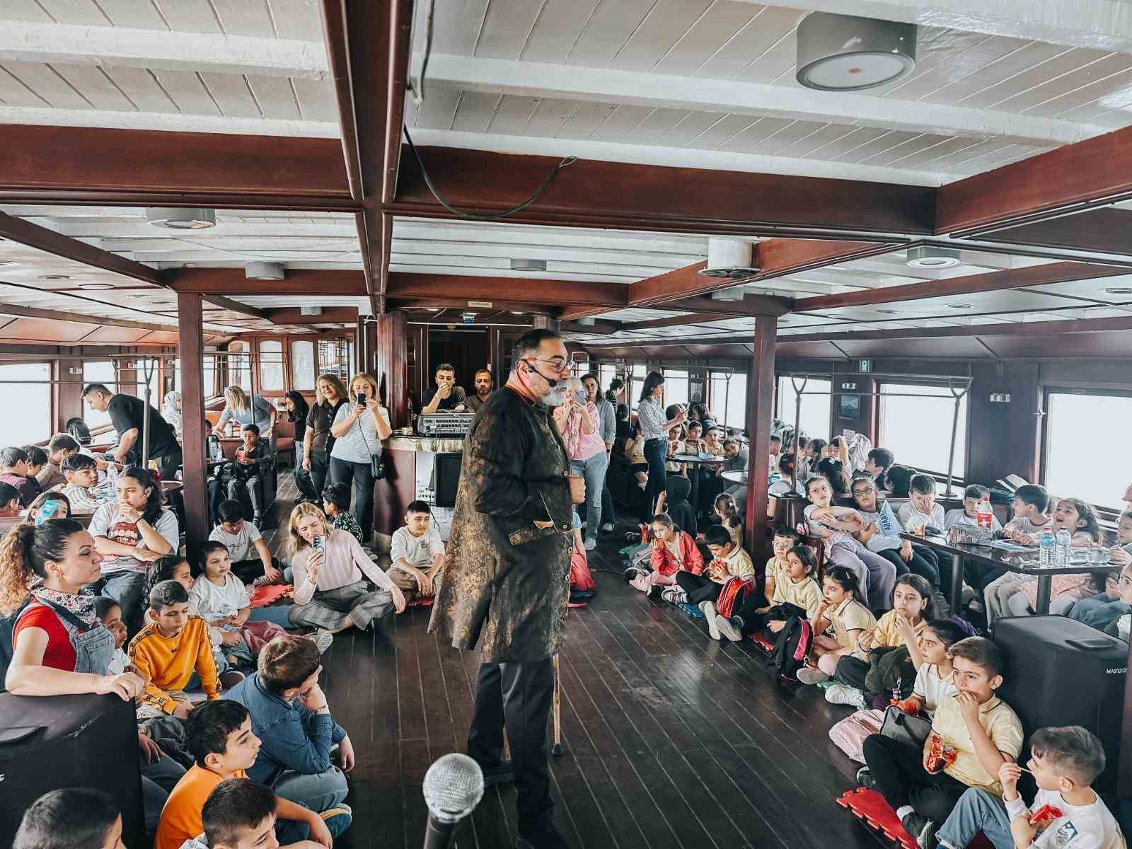 halikarnas balikcisi bergama vapurunda anildi 0 3gh2Jn9J
