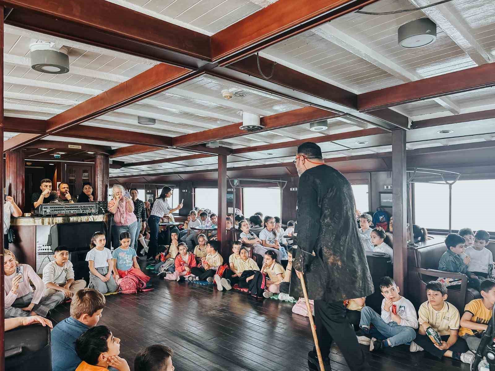 halikarnas balikcisi bergama vapurunda anildi 4 X3hWwa5Q