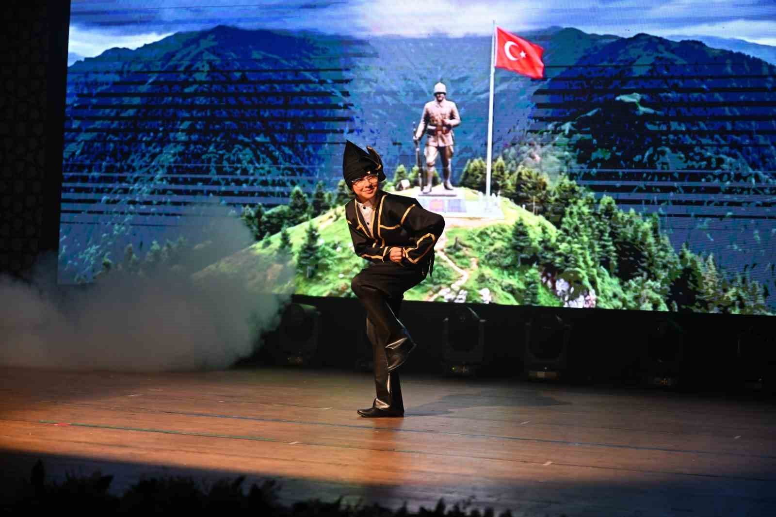 halk danslari gala gecesi buyuledi 1 wemBZJzs