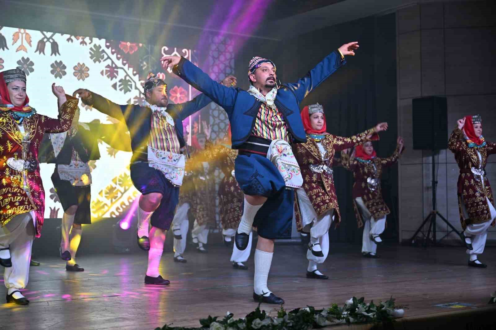 halk danslari gala gecesi buyuledi 3 BPNRRgRX