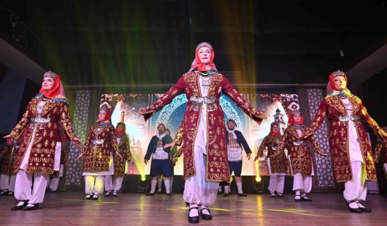 halk-danslari-gala-gecesi-buyuledi-kDd84Brr.jpg