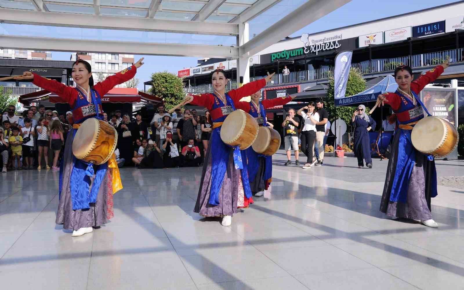 Halk dansları rüzgarı Bursa’nın dört bir yanını sardı 5 halk danslari ruzgari bursanin dort bir yanini sardi 1