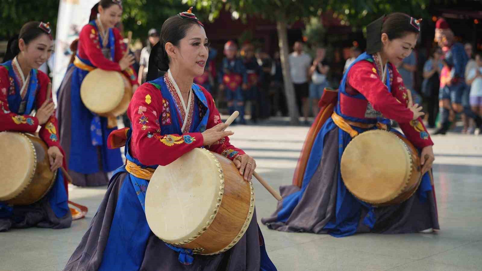 Halk dansları rüzgarı Bursa’nın dört bir yanını sardı 7 halk danslari ruzgari bursanin dort bir yanini sardi 3 dBTJKZgG
