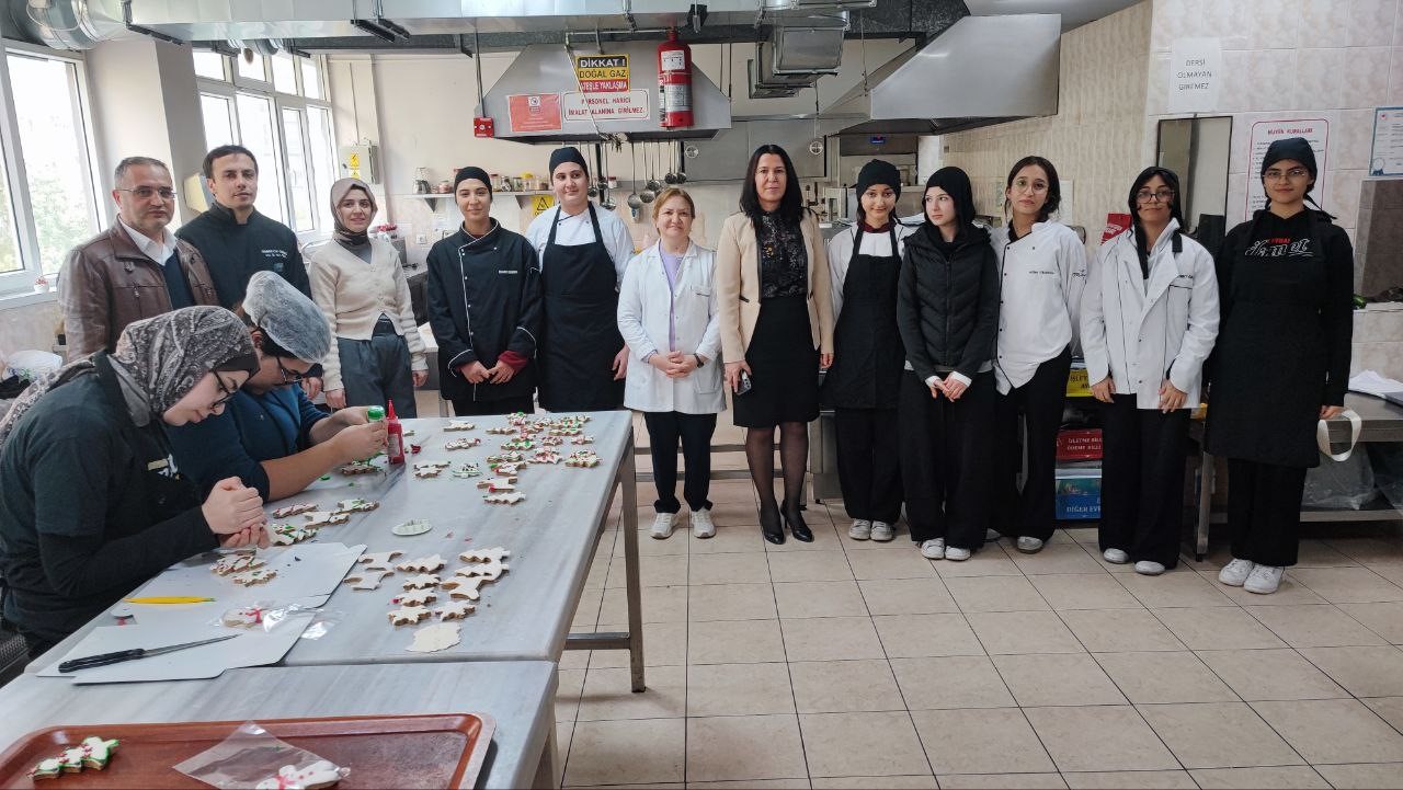 halka acik kafede ogrenciler hem ogreniyor hem uretiyor 0 BbYEmDUq