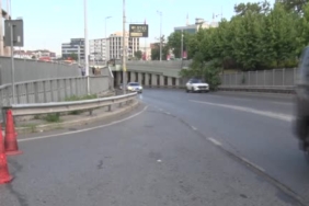Motosikletin yayalara çarptığı kaza kamerada: Baba ve bebeği yaralandı 1 thumbnail