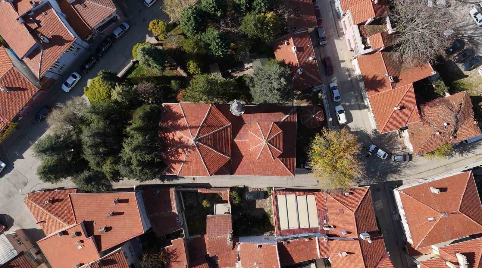 hamam olarak yapilip camiye donusturulen tarihi yapi 700 yildir ayakta 1 7gtDJSH4