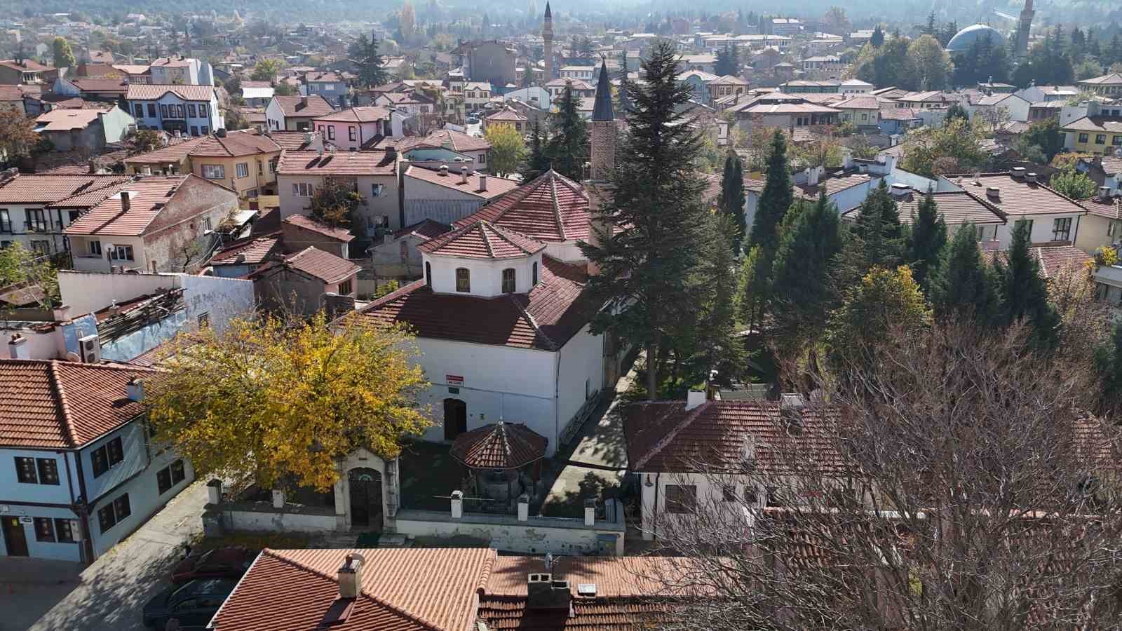 hamam olarak yapilip camiye donusturulen tarihi yapi 700 yildir ayakta 2 mGiGMu1t