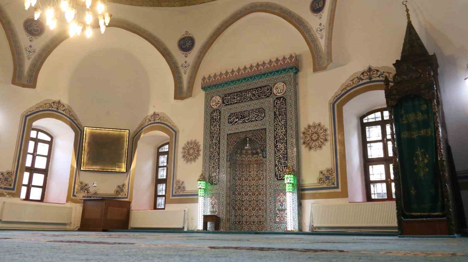 hamam olarak yapilip camiye donusturulen tarihi yapi 700 yildir ayakta 4 U4PAfSIc