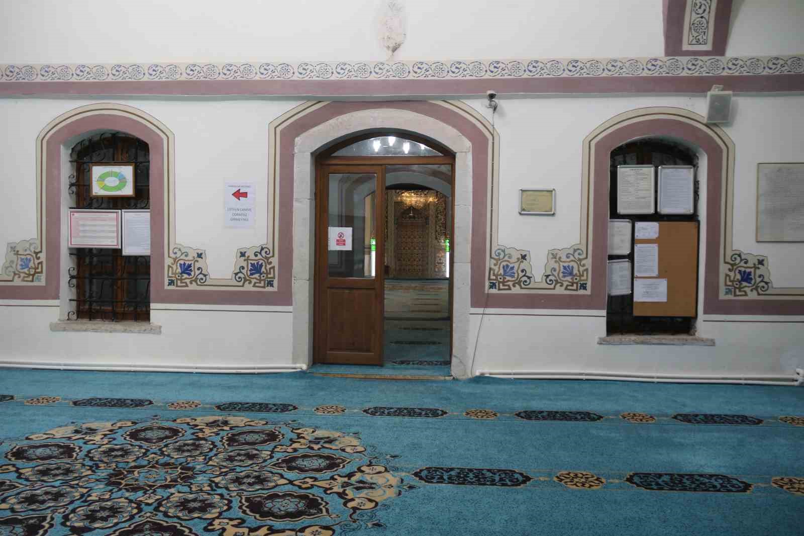 hamam olarak yapilip camiye donusturulen tarihi yapi 700 yildir ayakta 5 gdXTKpVH