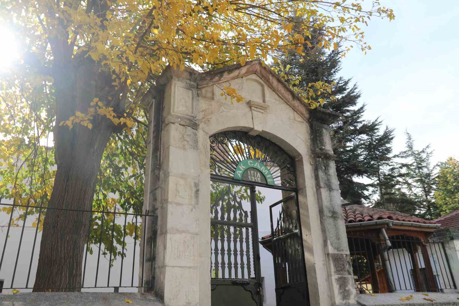 hamam olarak yapilip camiye donusturulen tarihi yapi 700 yildir ayakta 8 UTfGsjVs