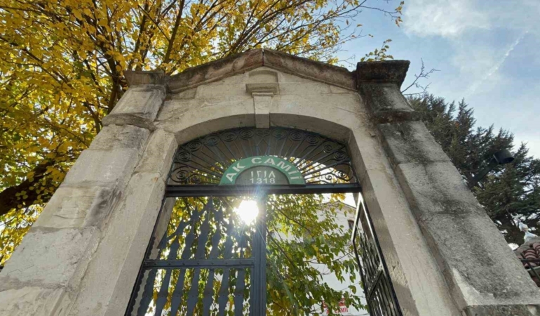 hamam-olarak-yapilip-camiye-donusturulen-tarihi-yapi-700-yildir-ayakta-FrVtXHVx.jpg