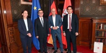 hamburg-baskonsolosu-alver-belediye-sarayina-togg-ile-geldi-fMTSach7.jpg