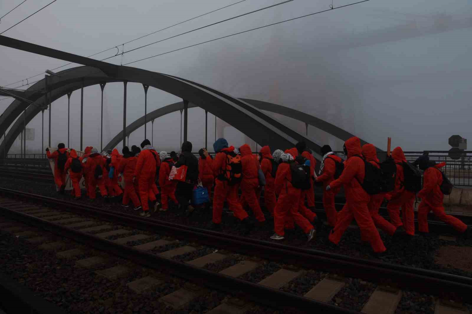 hamburg limanini kapatan gostericiler israile silah ihracatinin durdurulmasi cagrisi yapti 4 7MbNmsLh