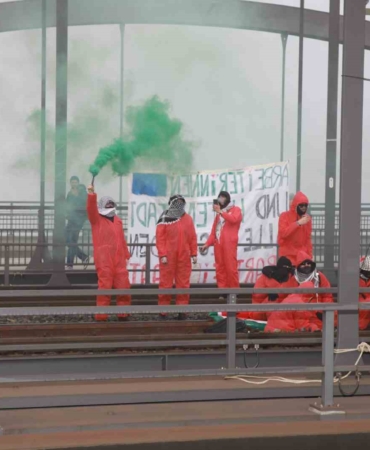 hamburg-limanini-kapatan-gostericiler-israile-silah-ihracatinin-durdurulmasi-cagrisi-yapti-iz3qxJNF.jpg