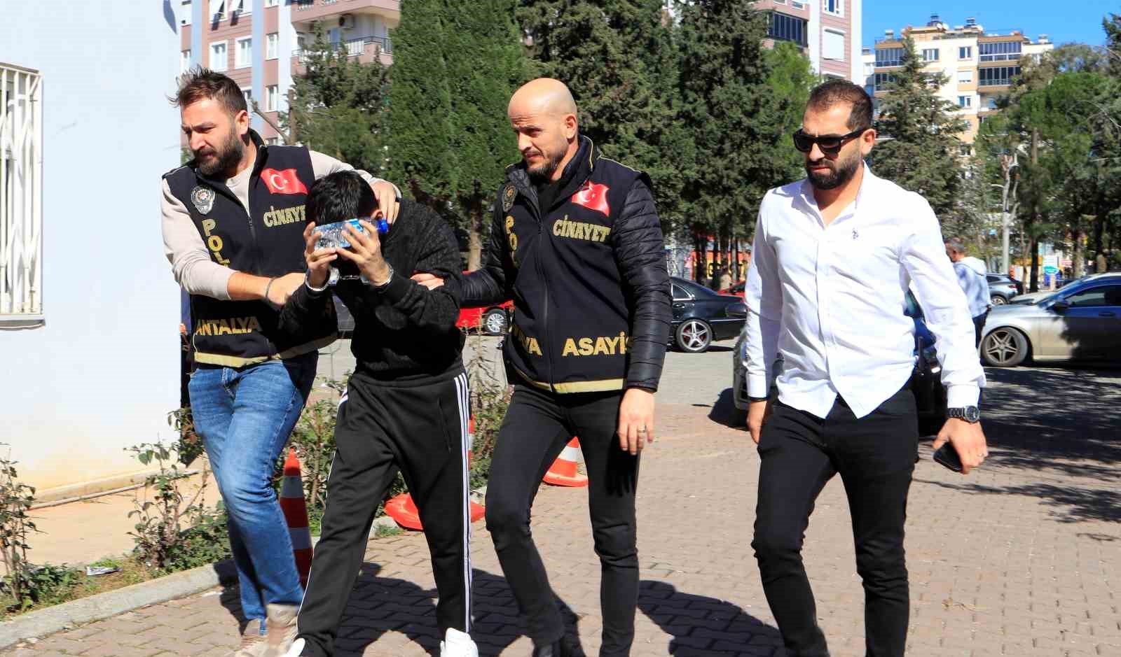 hamile esini silahla yaralayan sahis adliyeye sevk edildi 0 GkYM8B7t