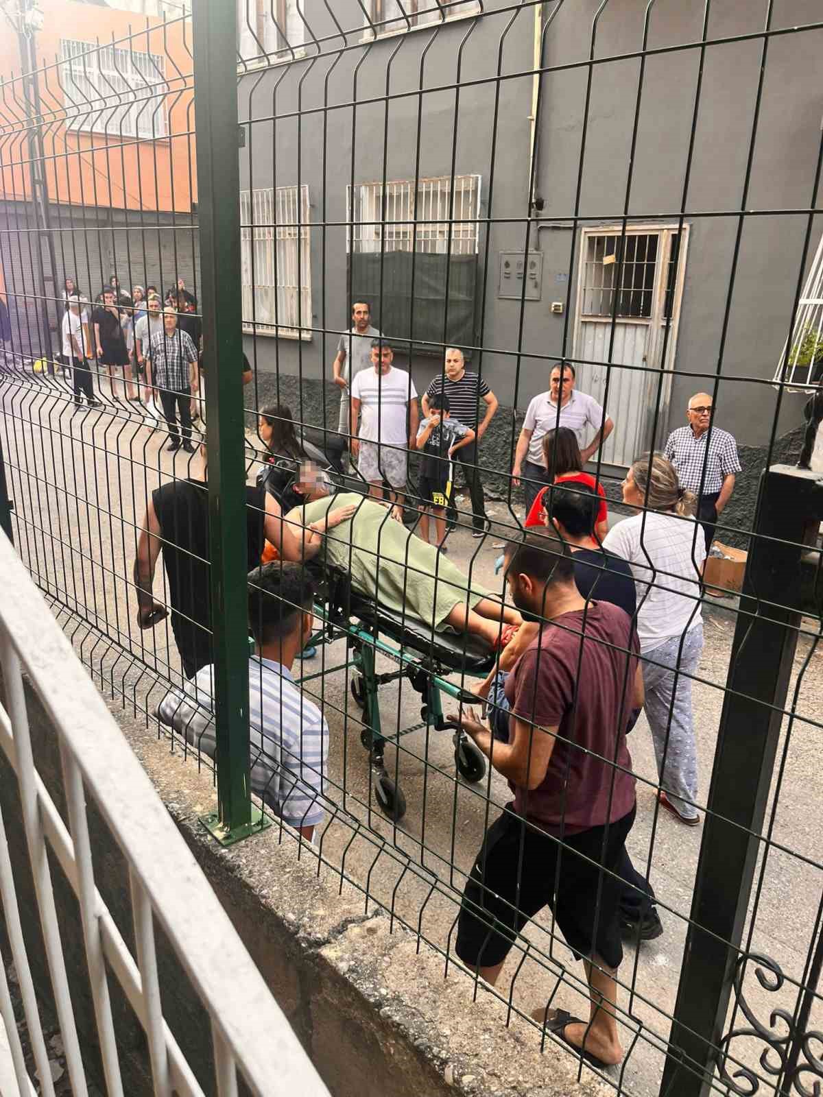Hamile kadın ve oğlu yangından kurtarıldı 4 hamile kadin ve oglu yangindan kurtarildi 0 6rU6kgFc