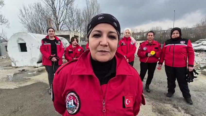 hamileyken enkazda hayat kurtardi 13 hQABBYRb