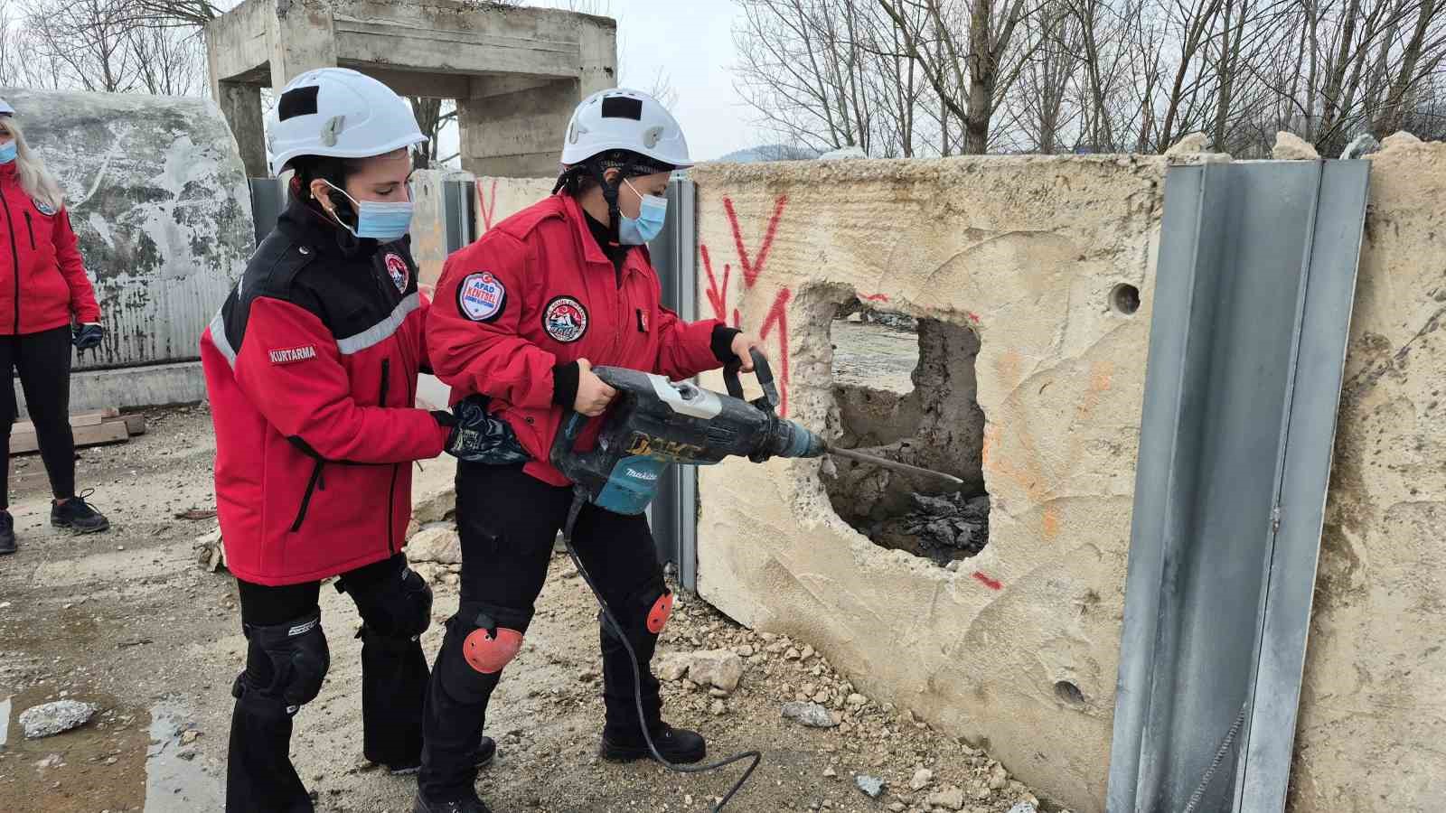 hamileyken enkazda hayat kurtardi 3 9AnRaENO
