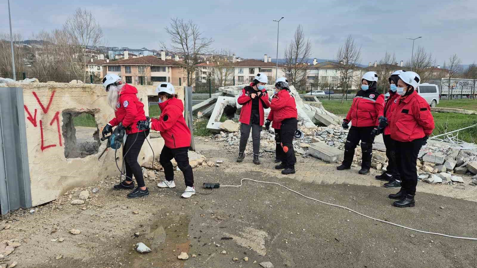 hamileyken enkazda hayat kurtardi 5 3CXWiNkT