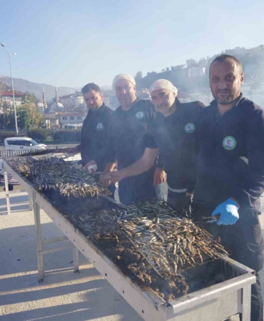 hamsi-bollugu-festivali-geri-getirdi-PugXa3j1.jpg