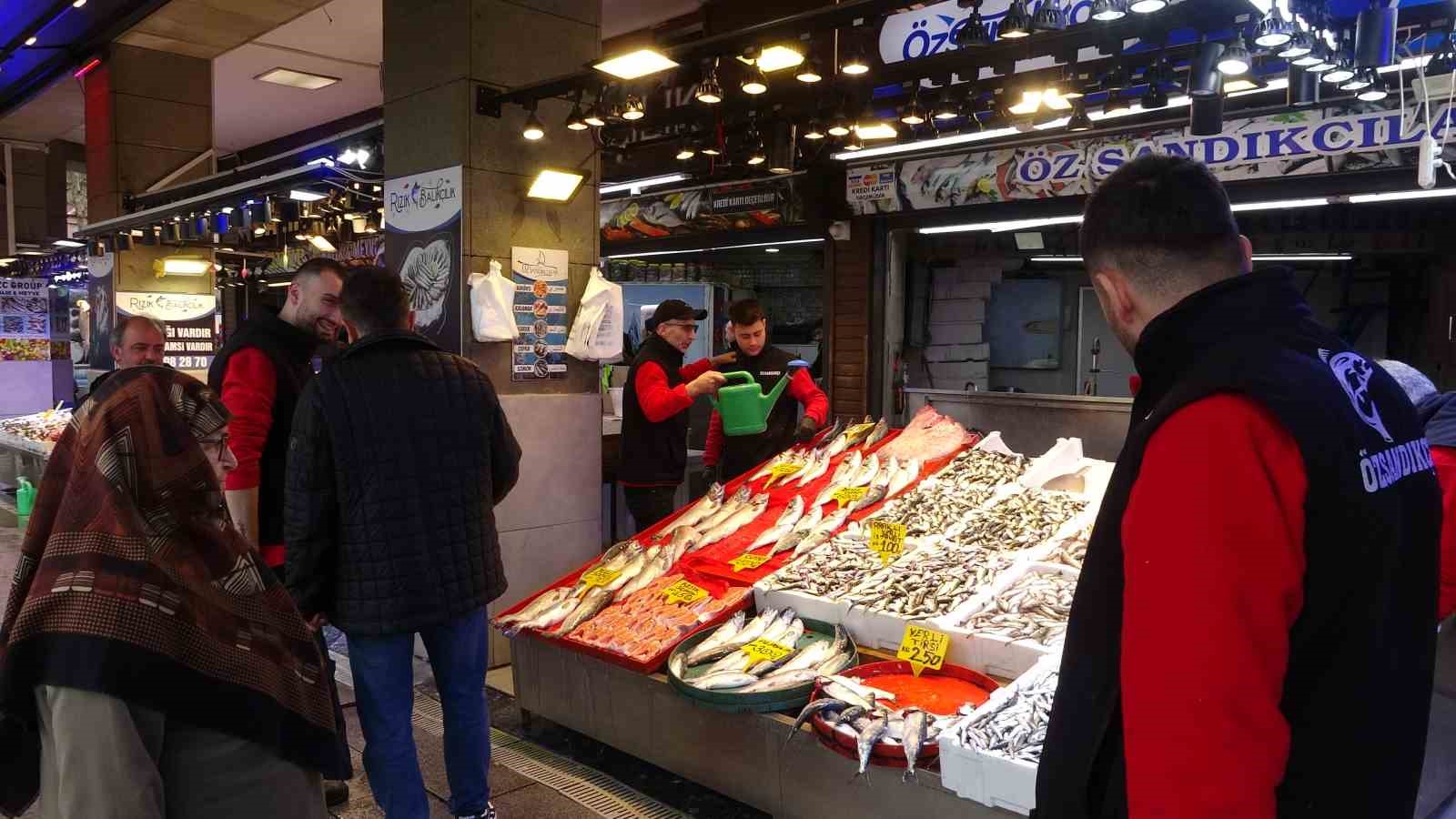 hamsi bu defa sasirtti tezgahlar yeniden senlendi 4 Fz5qEPPY