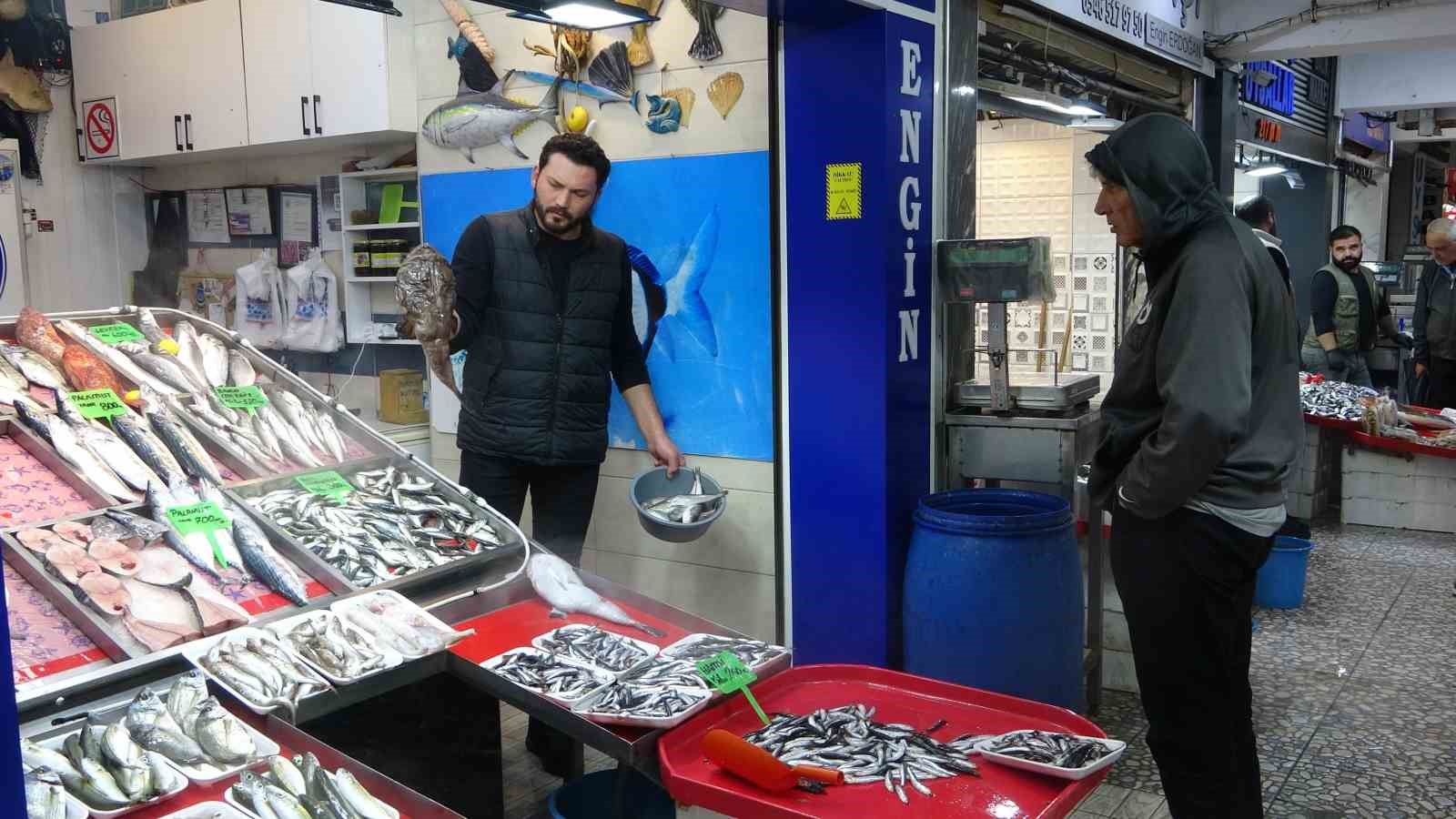 Hamsi denizlerde yüzünü gösterdi tezgahlarda fiyatını korudu 6 hamsi denizlerde yuzunu gosterdi tezgahlarda fiyatini korudu 2 RWKDZy8X