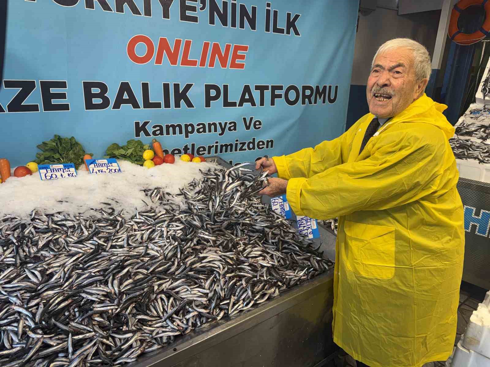 hamsi fiyati yuzleri guldurdu kilosu 60 liraya dustu 3 nNLbAlPh