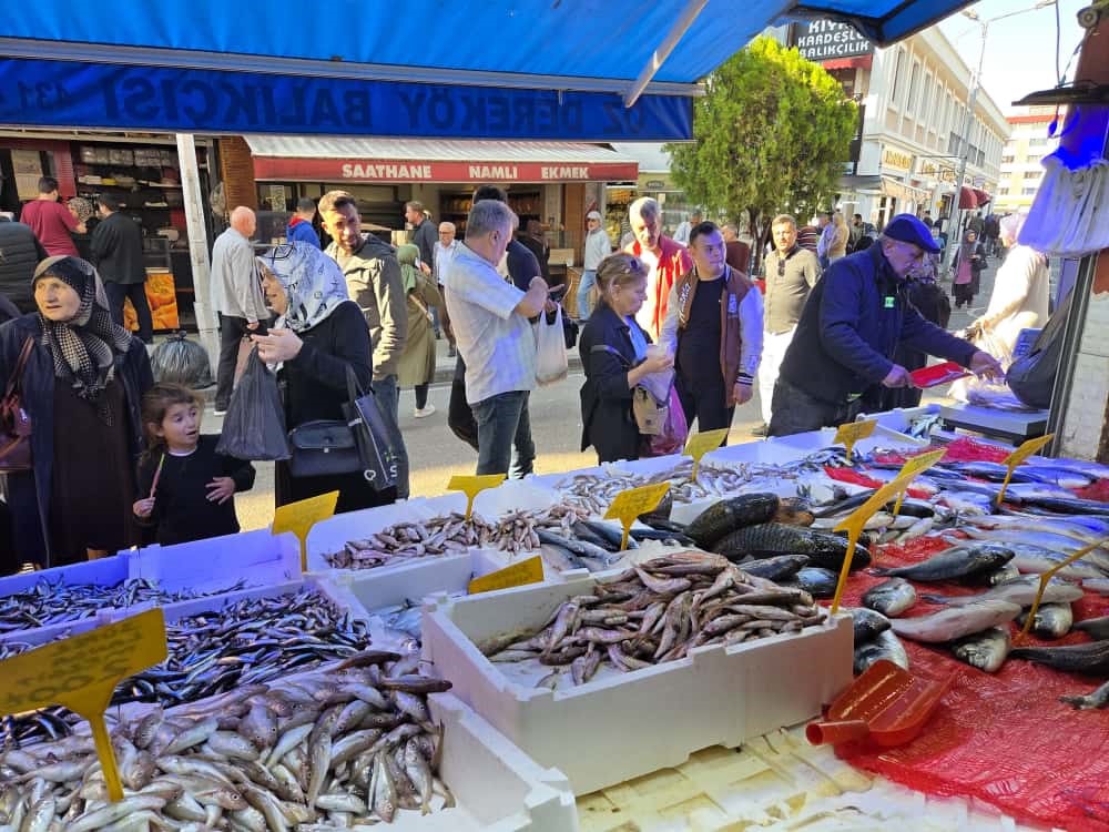 Hamsinin kilosu 300 TL’den 100 TL’ye düştü: Tezgahlarda kapış kapış gitti 7 hamsinin kilosu 300 tlden 100 tlye dustu tezgahlarda kapis kapis gitti 3 RI7qvFmb