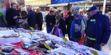 hamsinin-kilosu-300-tlden-100-tlye-dustu-tezgahlarda-kapis-kapis-gitti-XTwlFDPe.jpg