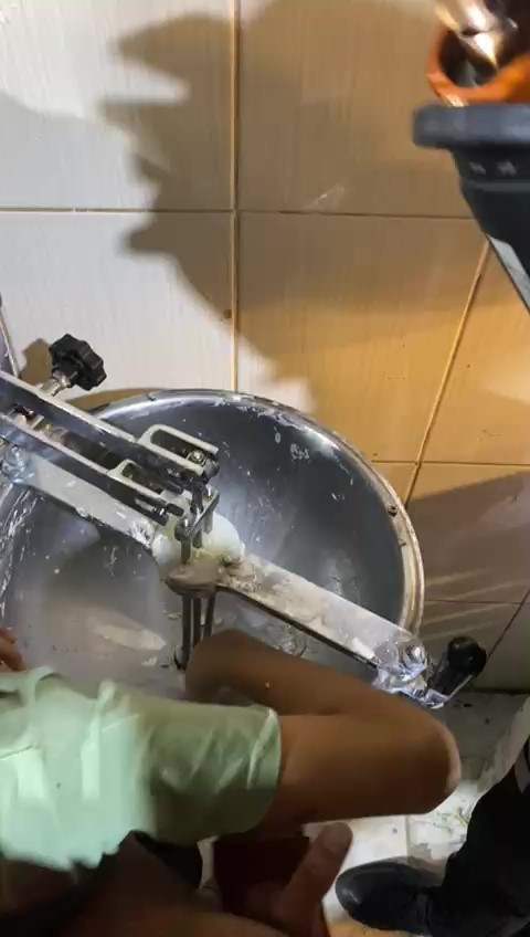 hamur karistirma makinesine elini sikistiran cocugu itfaiye kurtardi 2 t5cF1d3f