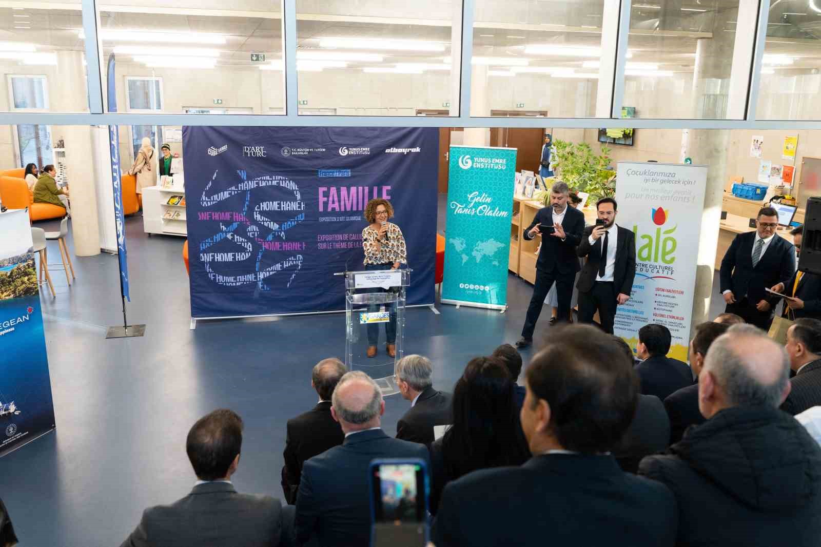 hane islam sanatlari sergisi pariste 4 FfUequUK
