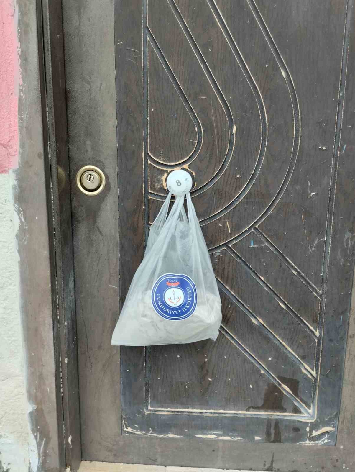 harcliklarini biriktirip yaslilarin gonullerini isittilar 2 au5LZXyA