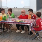 harcliklarini-yolun-kenarinda-kurduklari-tezgahta-alin-teriyle-kazandilar-Hf1I4Fib.jpg