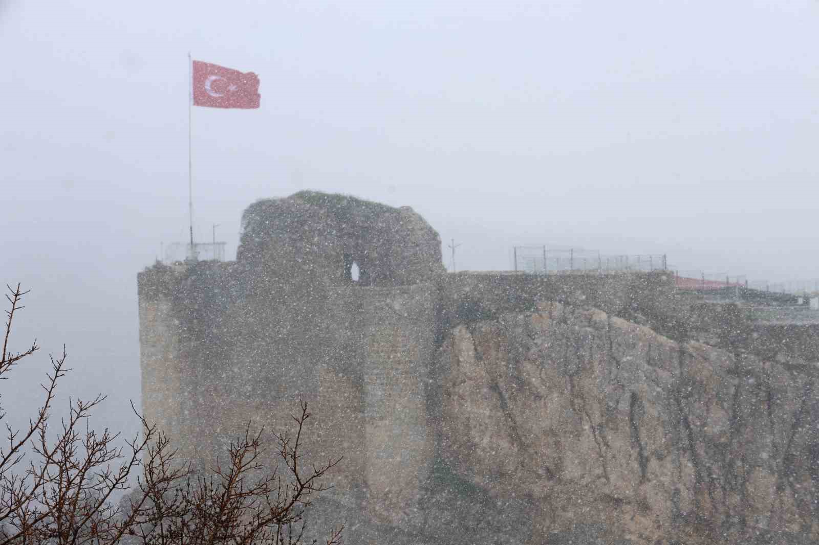 harputta kar yagisi etkisini artirdi tarihi mekanlar beyaza burundu 14 zuN129m8