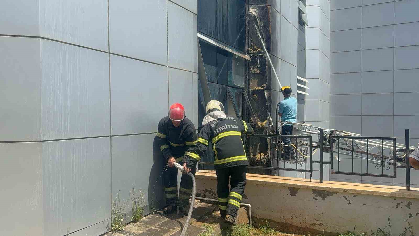 Harran Üniversitesi Tıp Fakültesi Hastanesinde korkutan yangın 5 harran universitesi tip fakultesi hastanesinde korkutan yangin 1 9hwmMcRH
