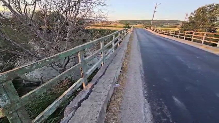 hasar goren ve besik gibi sallanan kopru yikiliyor 1